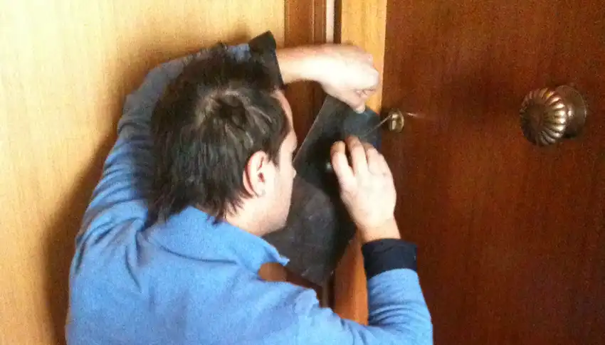 Fabbro Lombardore apertura porte