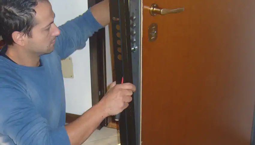 fabbro Ciconio apertura porte