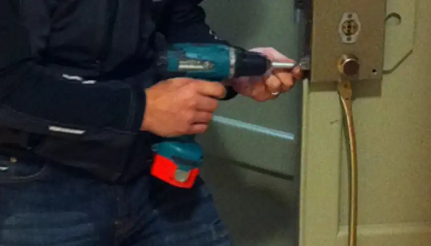 Fabbro montalenghe apertura porte